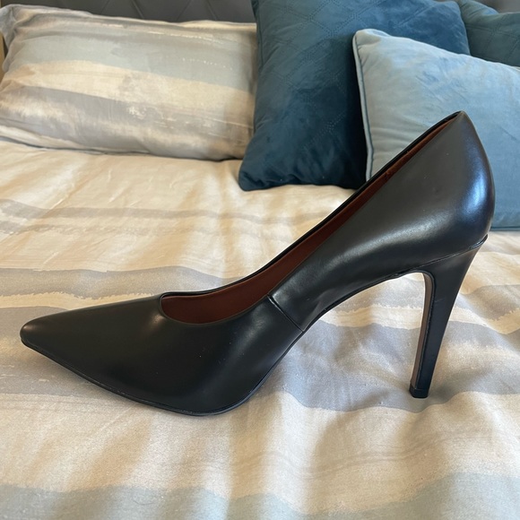 (SOLD)Christian Siriano leather heels - Picture 3 of 6